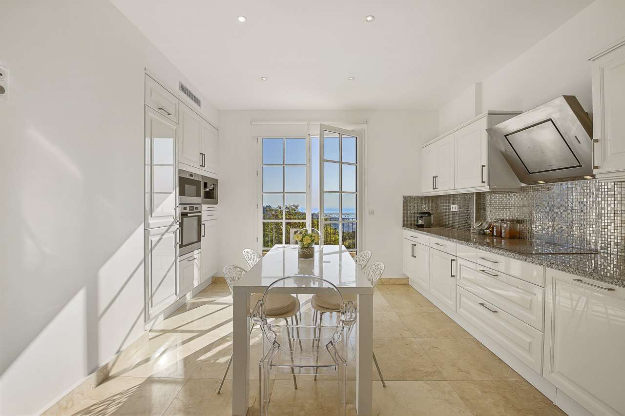 Luxurious 4 bedroom villa situated in an elevated position on the heights o