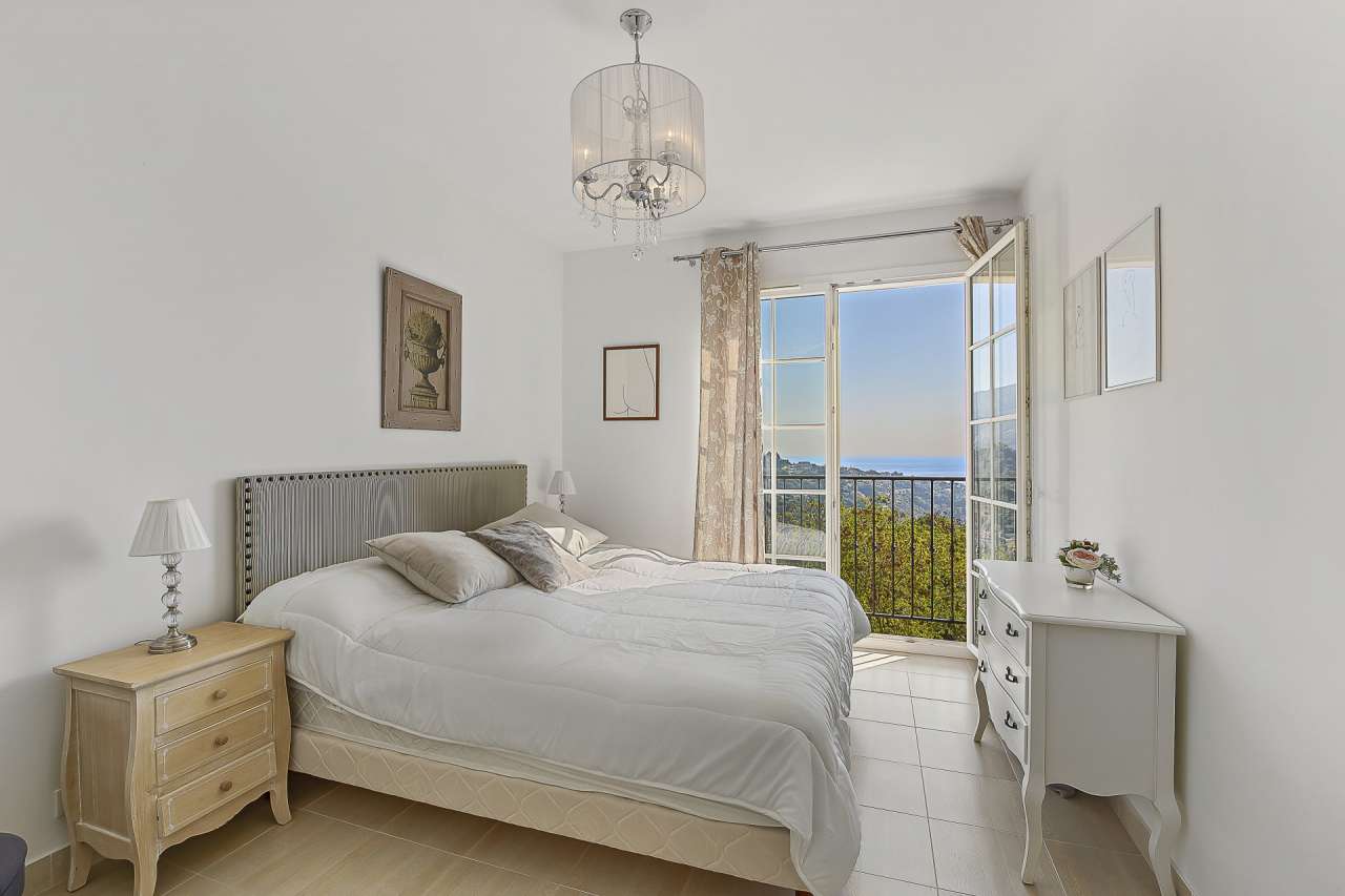 Luxurious 4 bedroom villa situated in an elevated position on the heights o