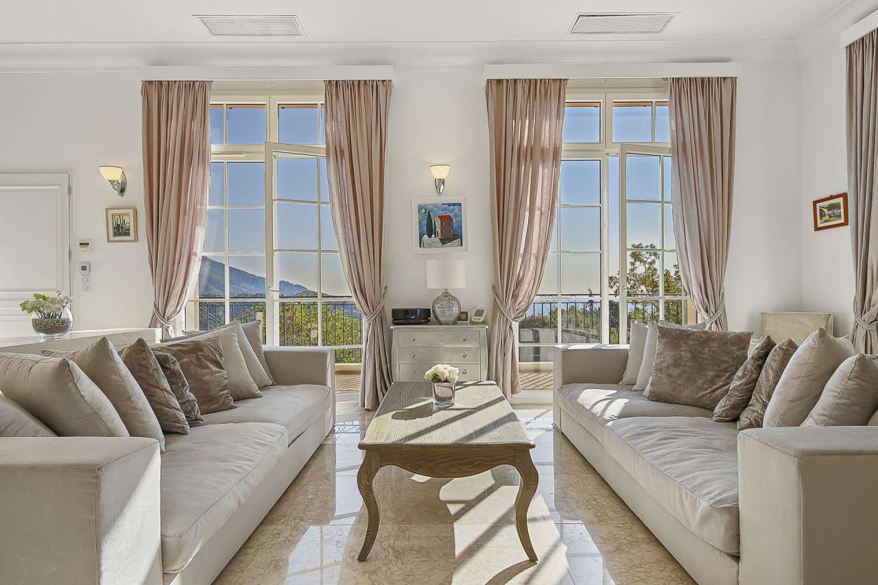 Luxurious 4 bedroom villa situated in an elevated position on the heights o