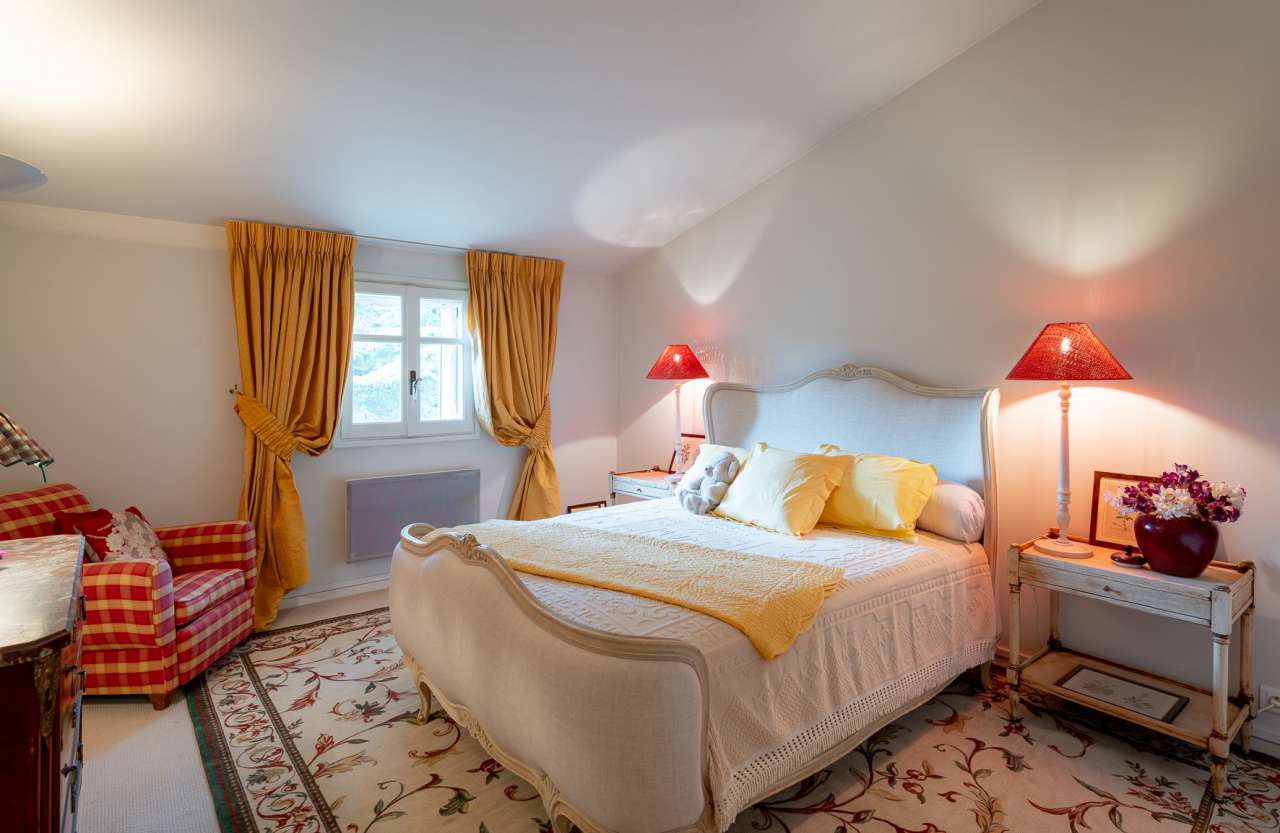 Nestling in over an acre of glorious landscaped gardens with expansive pool