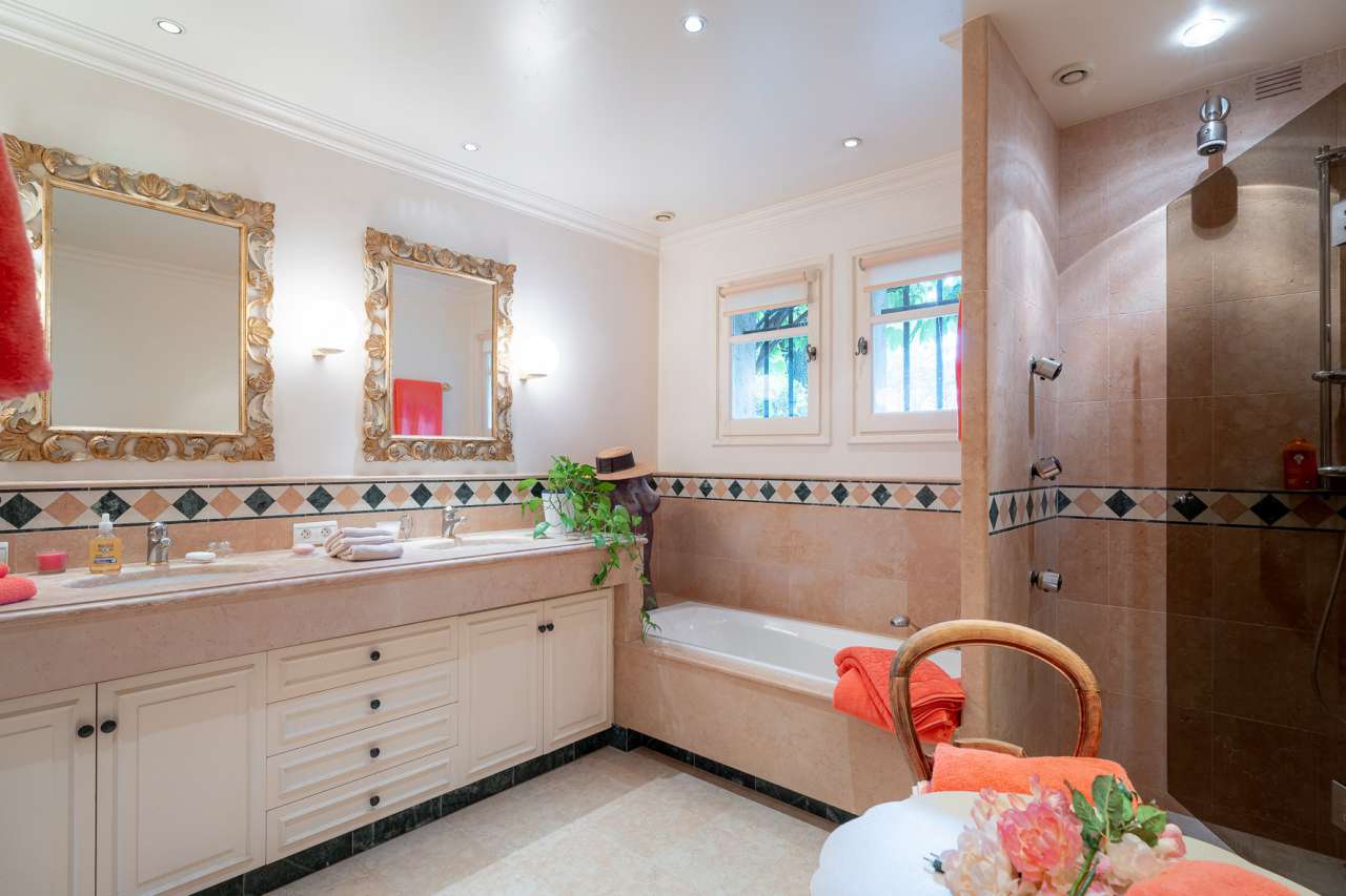 Nestling in over an acre of glorious landscaped gardens with expansive pool