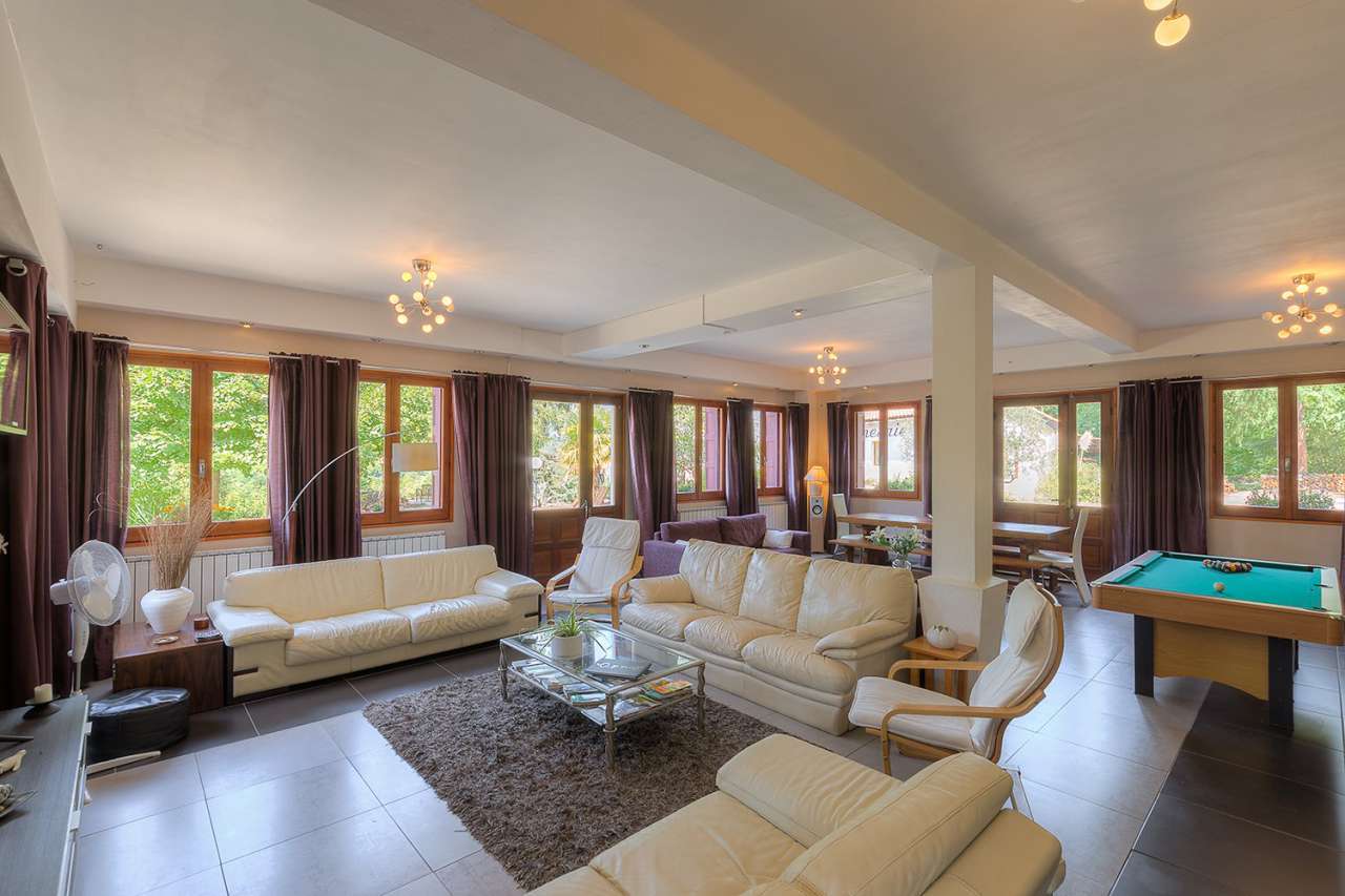 Wonderful opportunity to acquire a very well presented, fully furnished 14