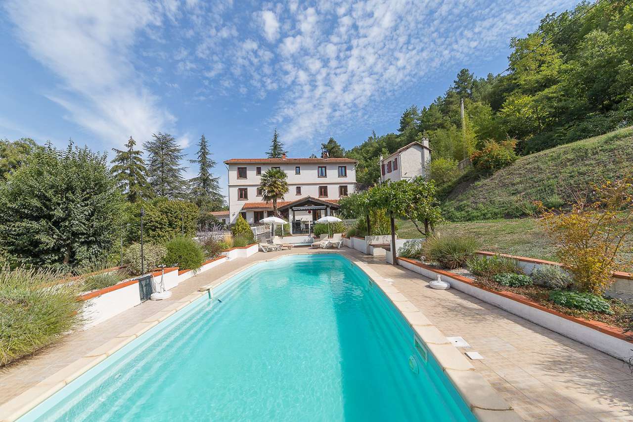 Wonderful opportunity to acquire a very well presented, fully furnished 14