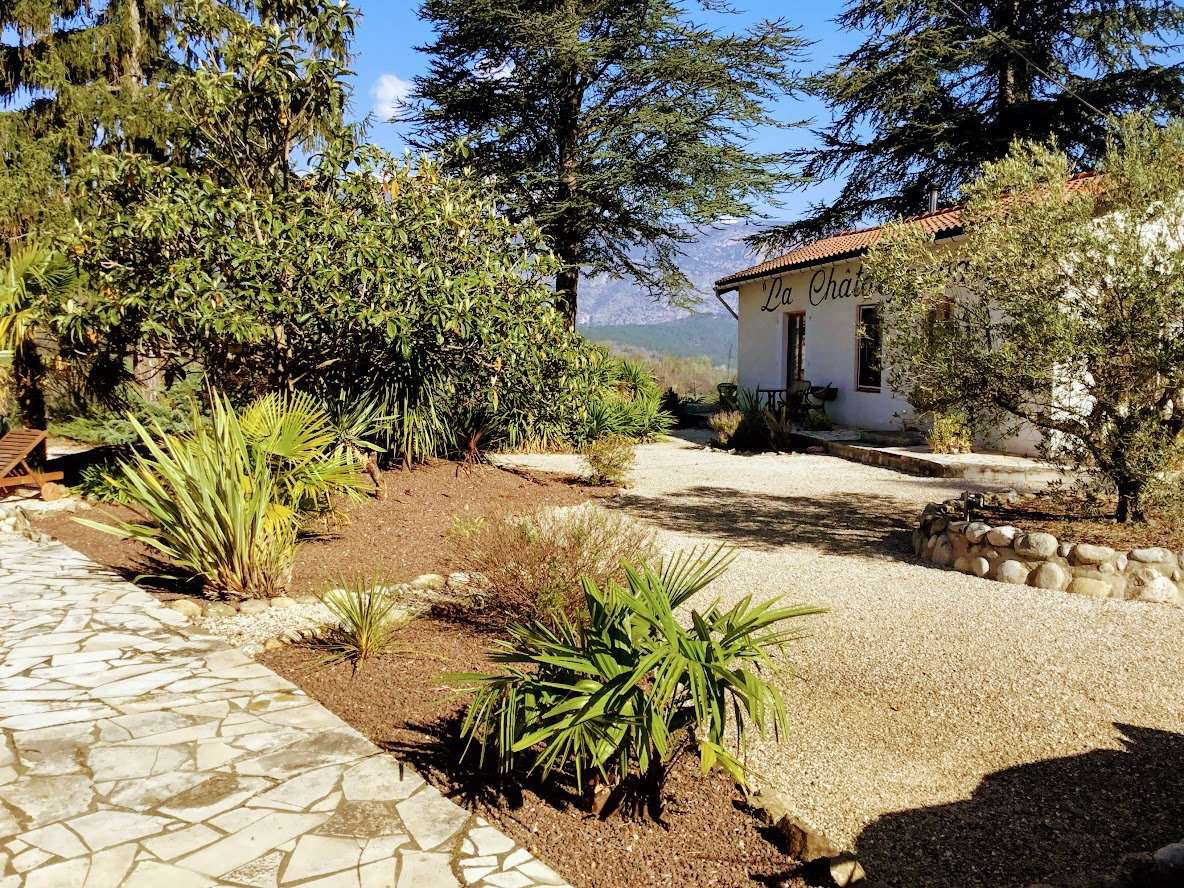 Wonderful opportunity to acquire a very well presented, fully furnished 14