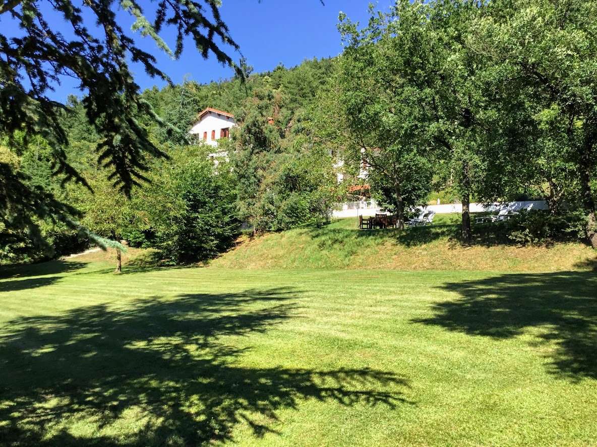 Wonderful opportunity to acquire a very well presented, fully furnished 14