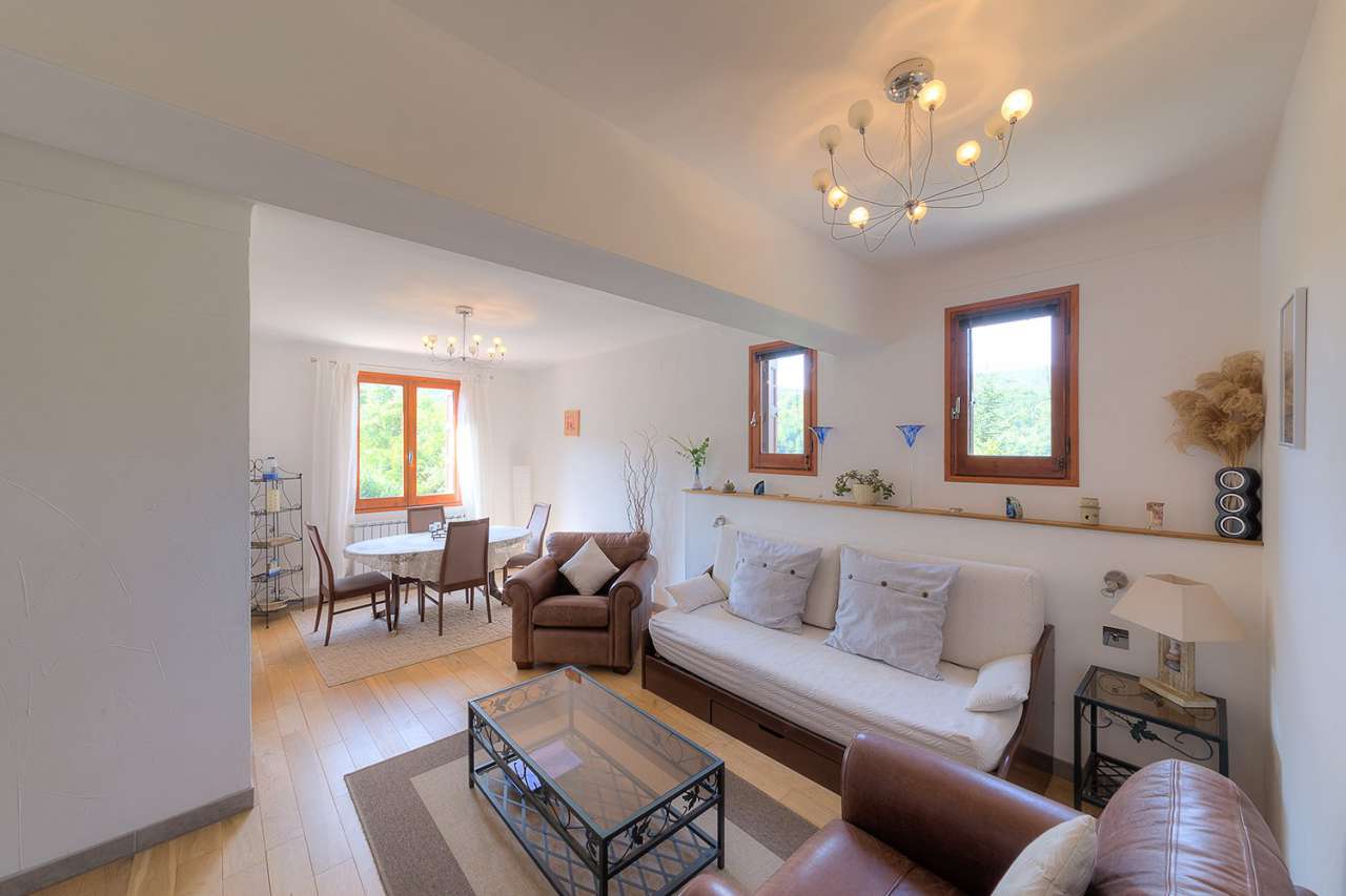 Wonderful opportunity to acquire a very well presented, fully furnished 14