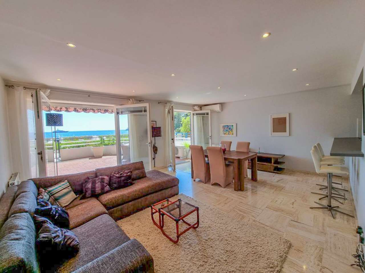 A bright, open plan apartment on the sea-front in a highly sought after res