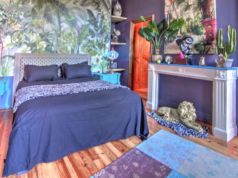 Impressive and stylishly restored Eighteenth Century property with outbuild