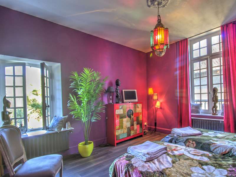 Impressive and stylishly restored Eighteenth Century property with outbuild