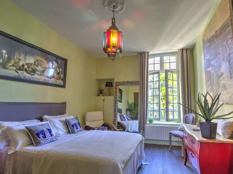 Impressive and stylishly restored Eighteenth Century property with outbuild