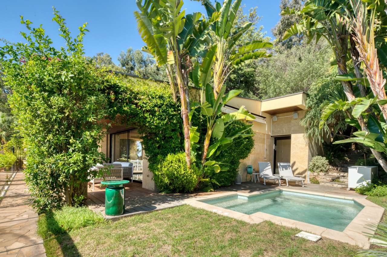 Wonderful duplex penthouse of 220m2 with a terrace of 260m2 including a pri