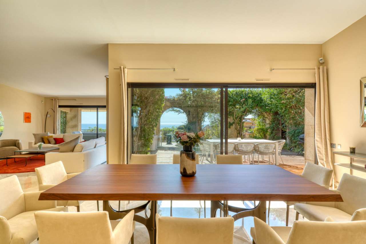 Wonderful duplex penthouse of 220m2 with a terrace of 260m2 including a pri