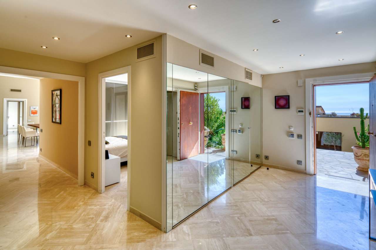 Wonderful duplex penthouse of 220m2 with a terrace of 260m2 including a pri