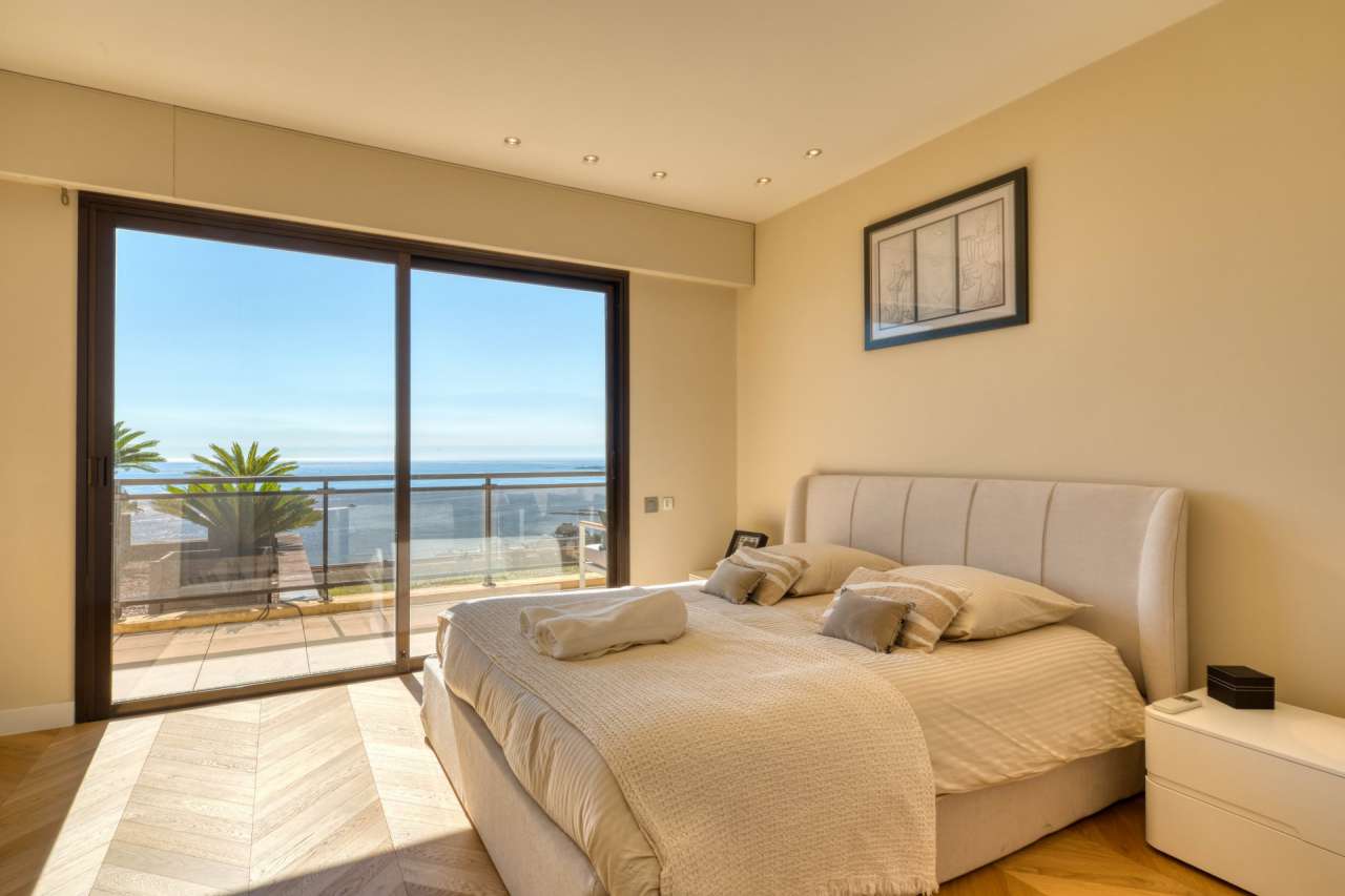 Wonderful duplex penthouse of 220m2 with a terrace of 260m2 including a pri