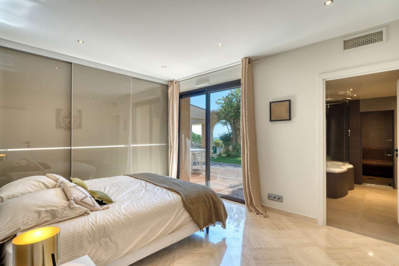 Wonderful duplex penthouse of 220m2 with a terrace of 260m2 including a pri