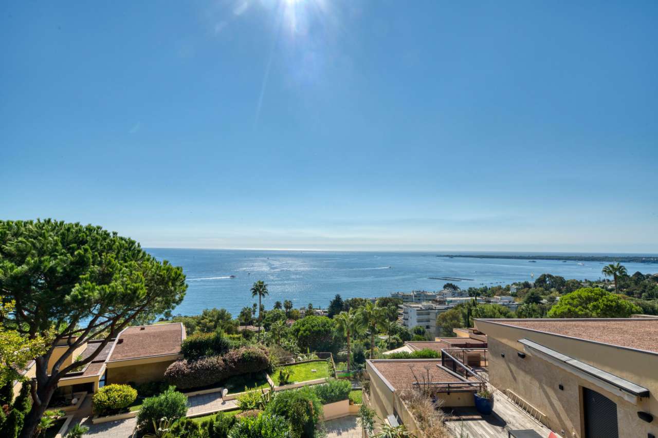 Wonderful duplex penthouse of 220m2 with a terrace of 260m2 including a pri