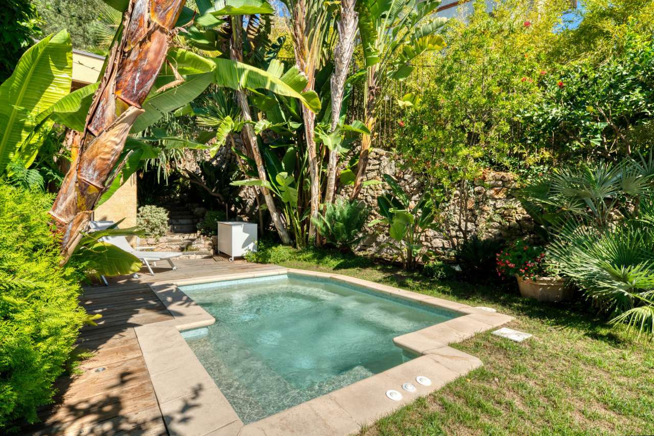 Wonderful duplex penthouse of 220m2 with a terrace of 260m2 including a pri