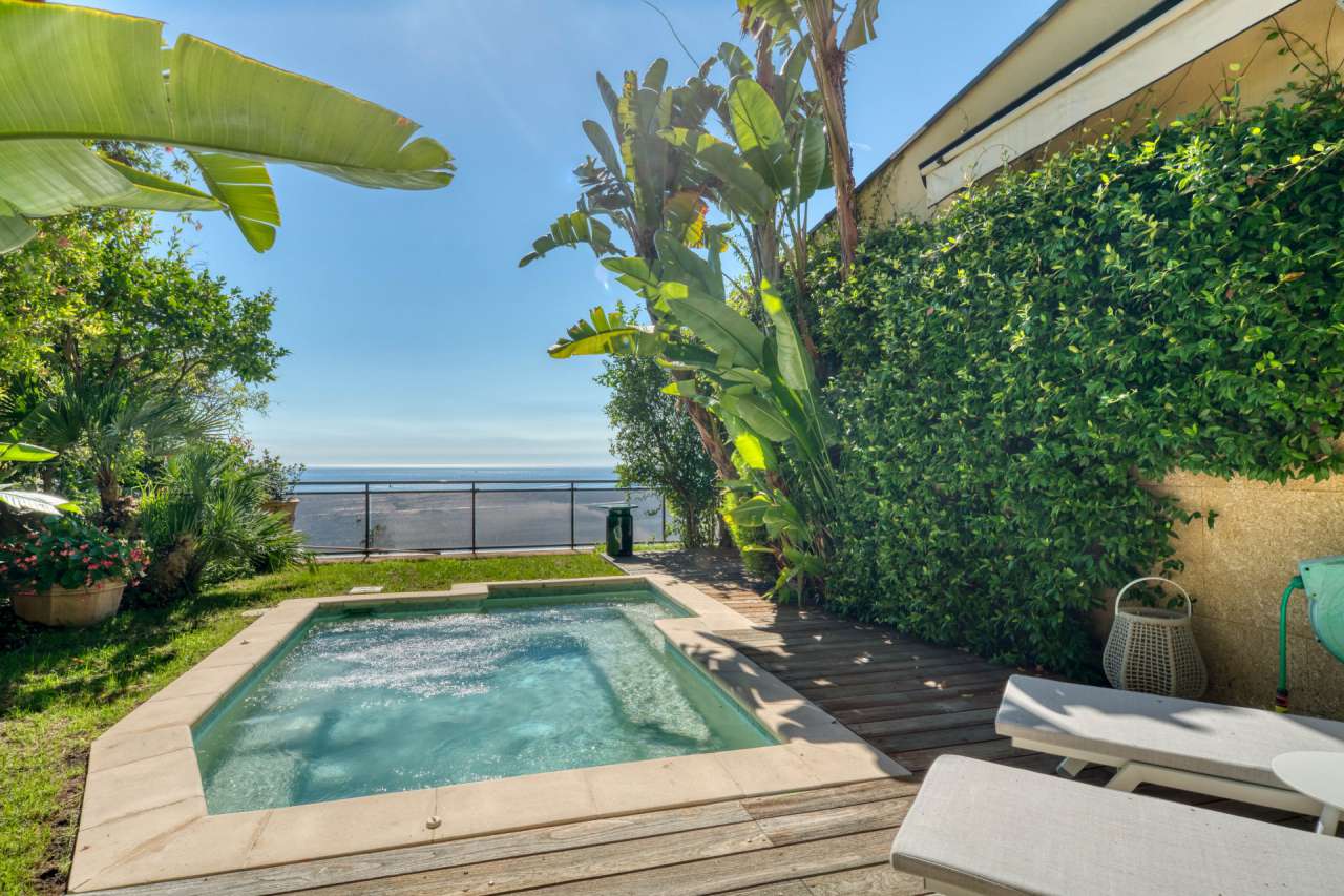 Wonderful duplex penthouse of 220m2 with a terrace of 260m2 including a pri