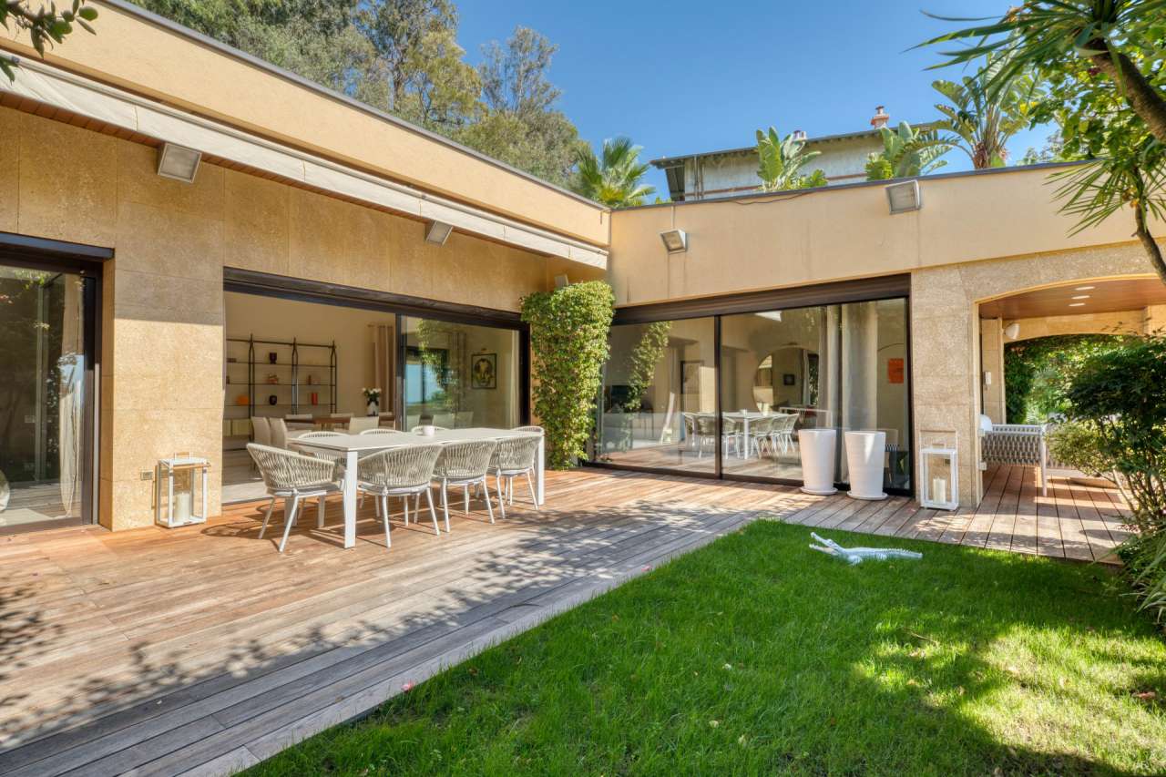 Wonderful duplex penthouse of 220m2 with a terrace of 260m2 including a pri