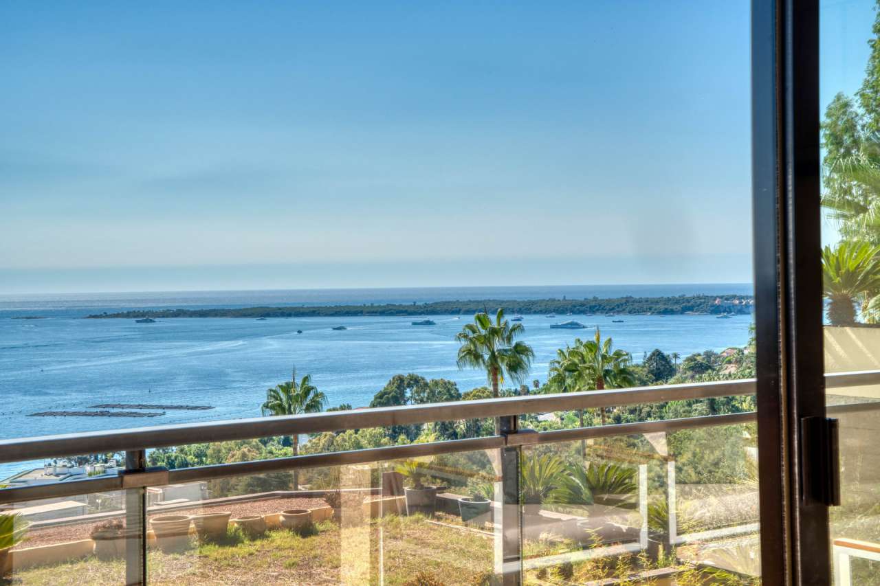 Wonderful duplex penthouse of 220m2 with a terrace of 260m2 including a pri