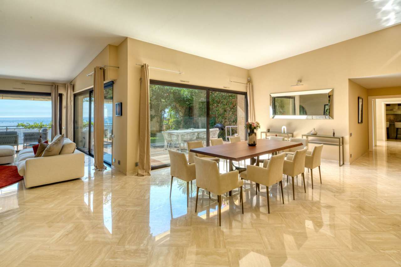 Wonderful duplex penthouse of 220m2 with a terrace of 260m2 including a pri