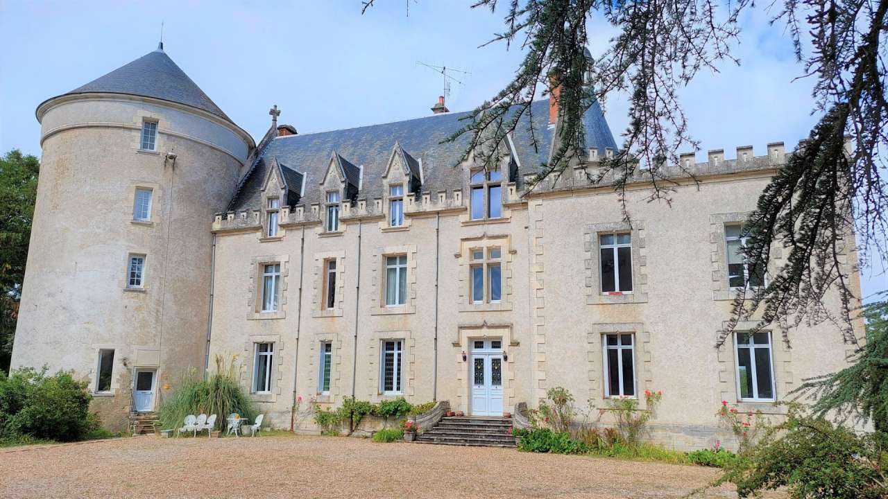 Stunning 7 bedroom, fairy-tale 12 Century chateau, with stunning countrysid