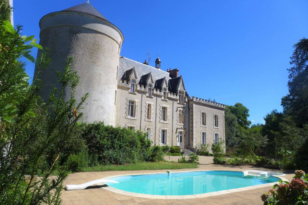 Stunning 7 bedroom, fairy-tale 12 Century chateau, with stunning countrysid