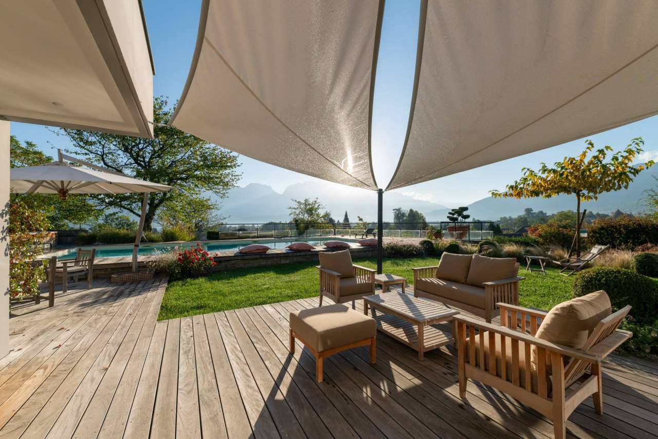 Modern and spacious 4 bedroom designer home, with a total beautifully prese