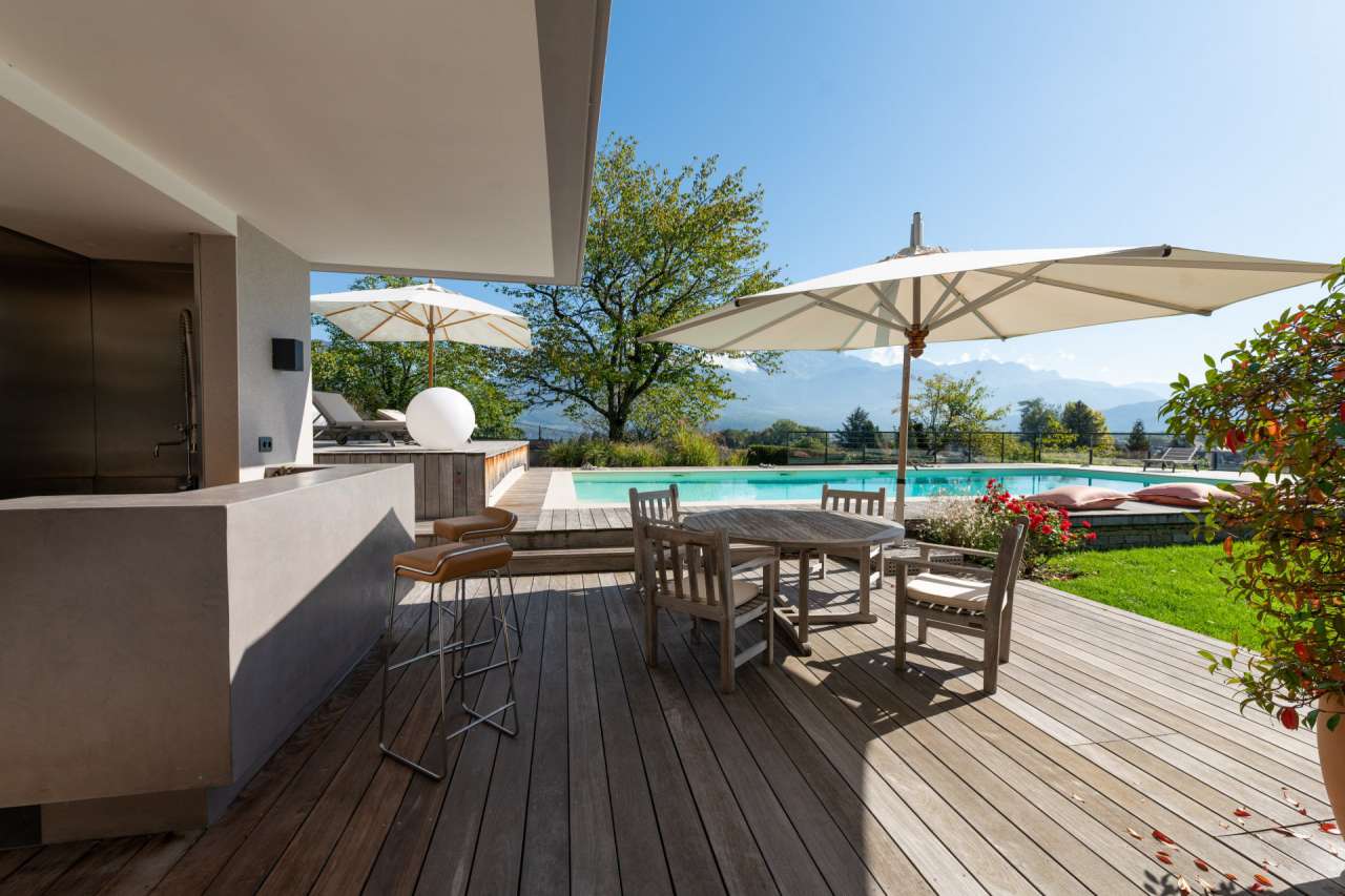 Modern and spacious 4 bedroom designer home, with a total beautifully prese