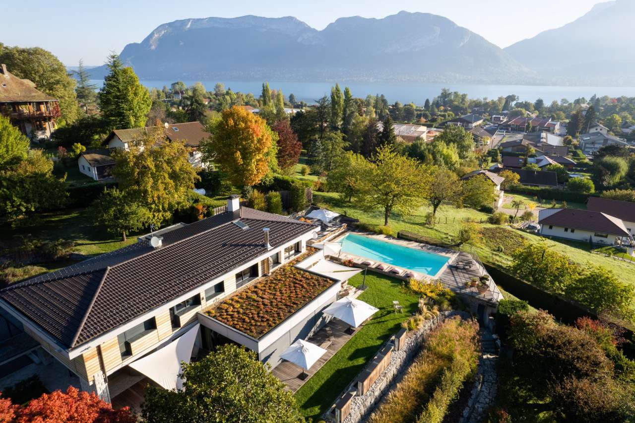 Modern and spacious 4 bedroom designer home, with a total beautifully prese