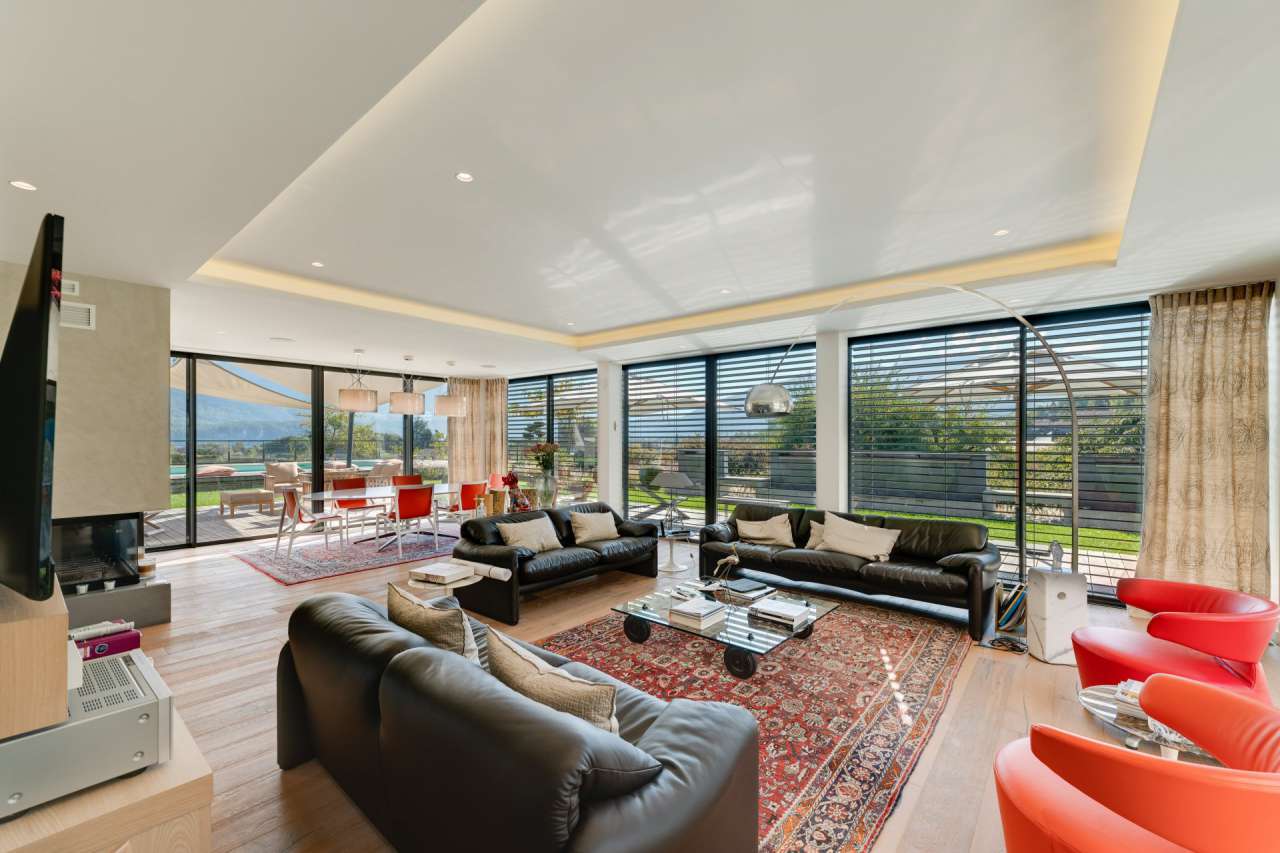 Modern and spacious 4 bedroom designer home, with a total beautifully prese