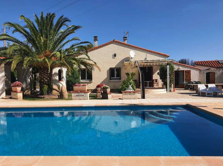 Wonderful opportunity to acquire two beautifully renovated high quality vil