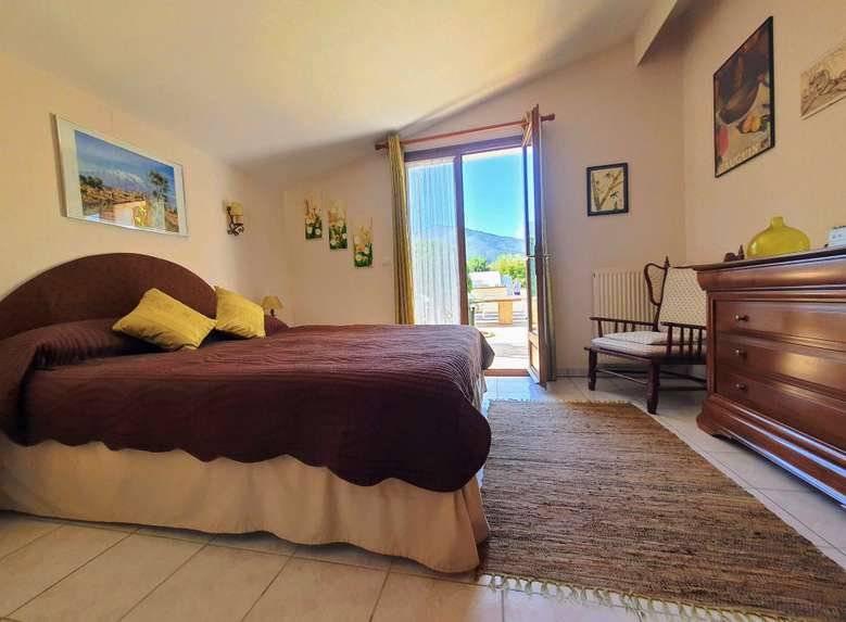 Wonderful opportunity to acquire two beautifully renovated high quality vil