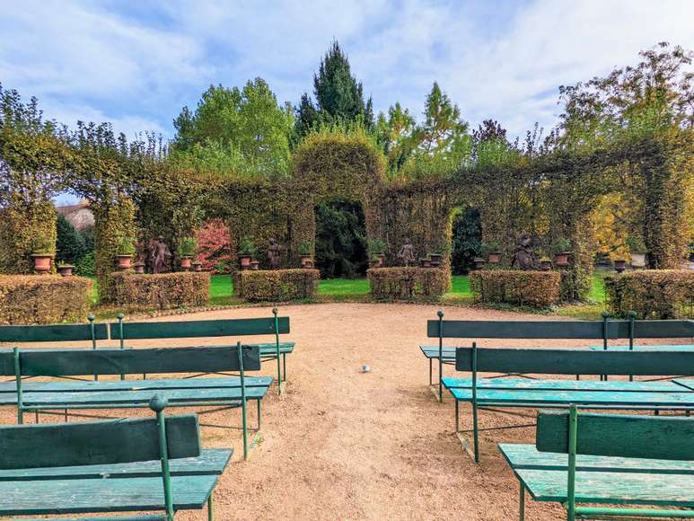 Unique opportunity to acquire an exquisite 9 bedroom Maison de Maitre, nest