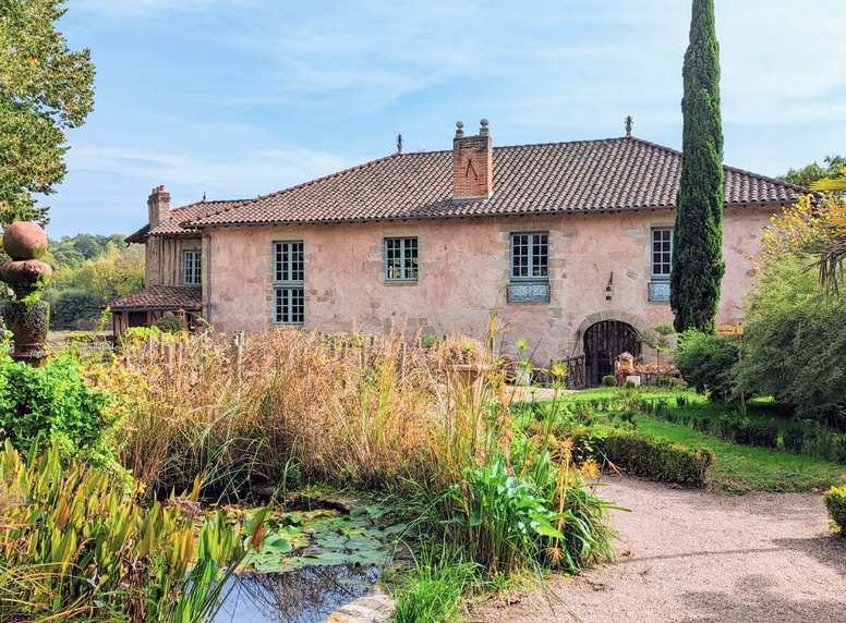 Unique opportunity to acquire an exquisite 9 bedroom Maison de Maitre, nest