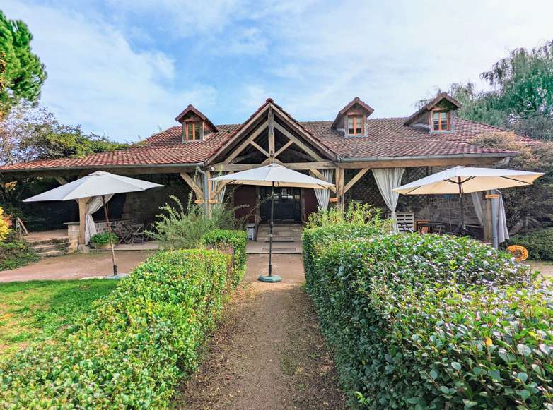 Unique opportunity to acquire an exquisite 9 bedroom Maison de Maitre, nest