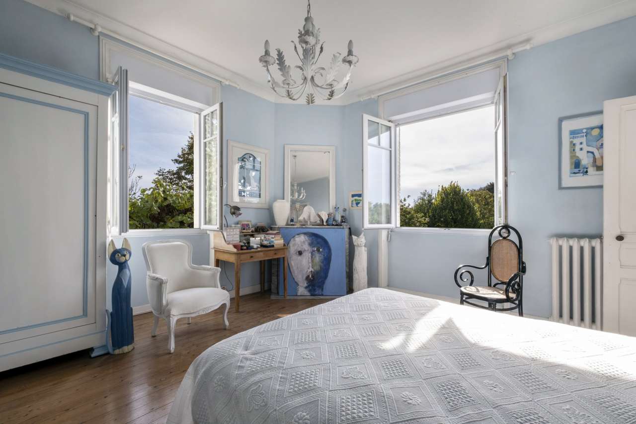 Nestling in an acre of beautiful landscaped gardens with pool, is this supe