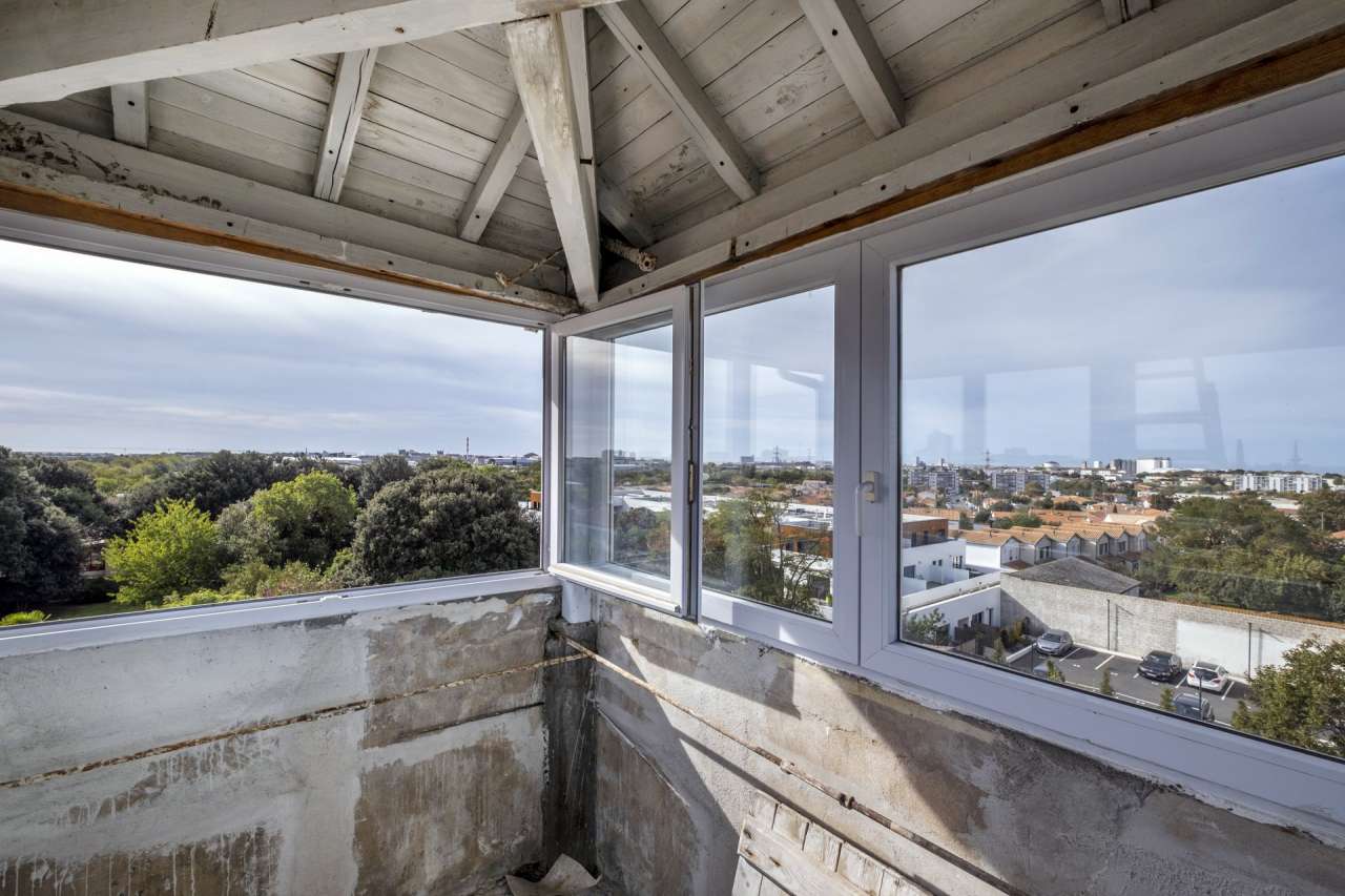 Nestling in an acre of beautiful landscaped gardens with pool, is this supe