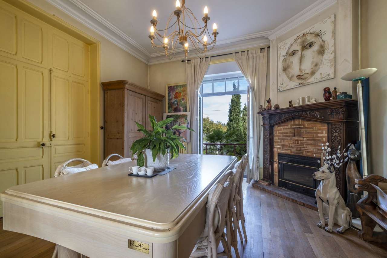 Nestling in an acre of beautiful landscaped gardens with pool, is this supe