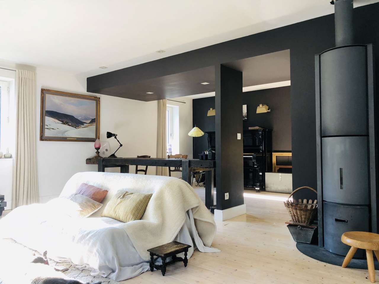 Beautifully renovated, spacious and luxurious 7 bedroom duplex apartment en