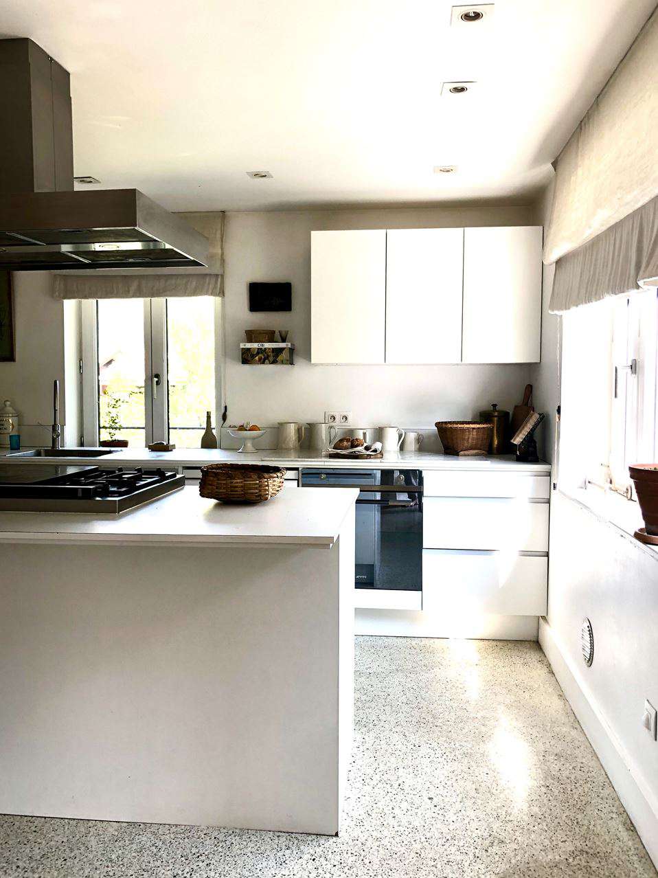 Beautifully renovated, spacious and luxurious 7 bedroom duplex apartment en