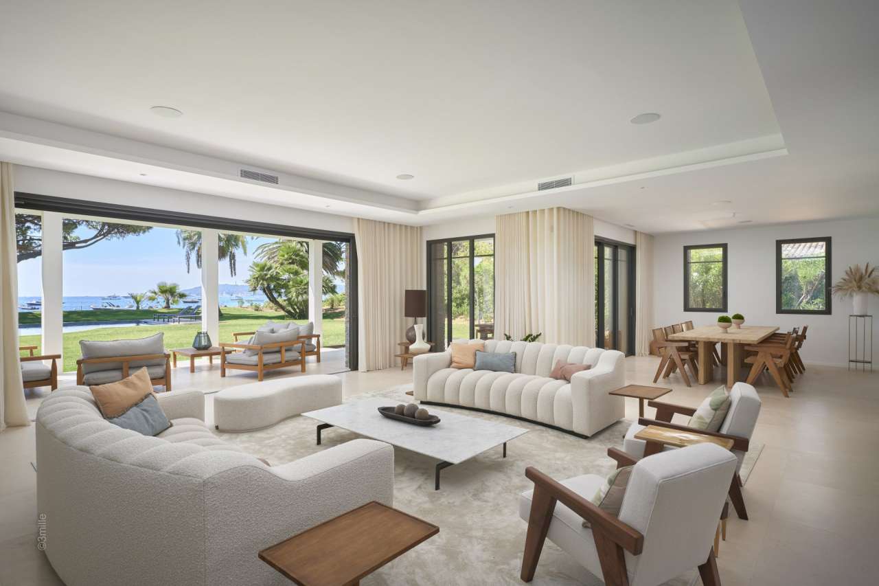 Rare opportunity to acquire an absolutely exceptional 7 bedroom luxurious v