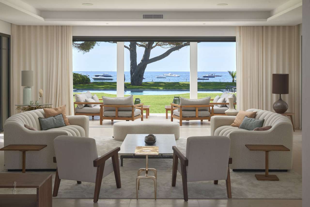 Rare opportunity to acquire an absolutely exceptional 7 bedroom luxurious v