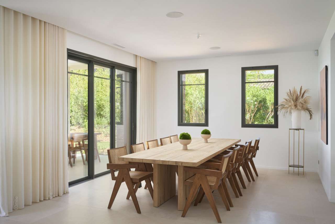 Rare opportunity to acquire an absolutely exceptional 7 bedroom luxurious v