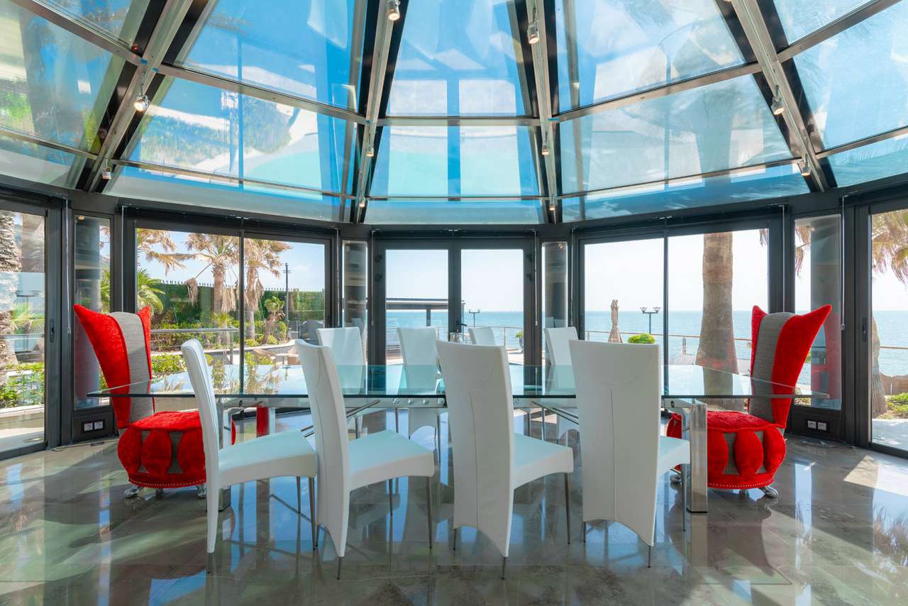 Luxurious 3 bedroom villa, which is situated within an exceptional waterfro