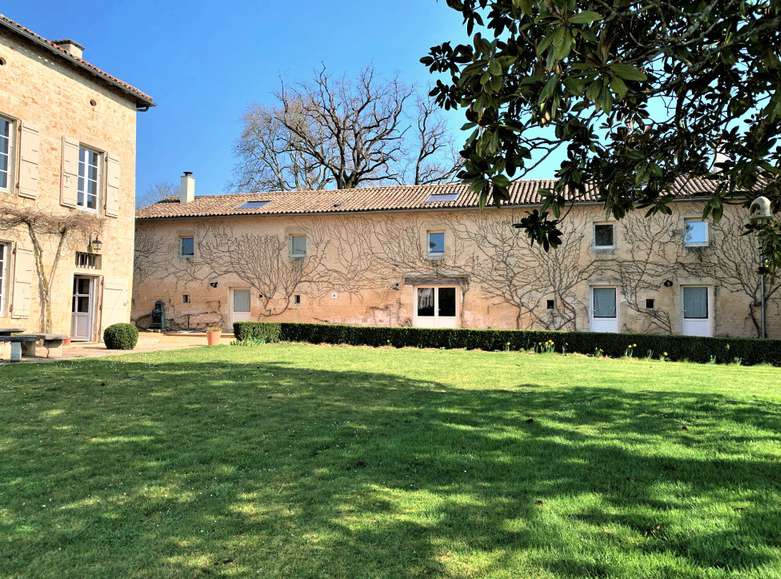 Nestling in over 11 acres of glorious land is this fabulous South East faci