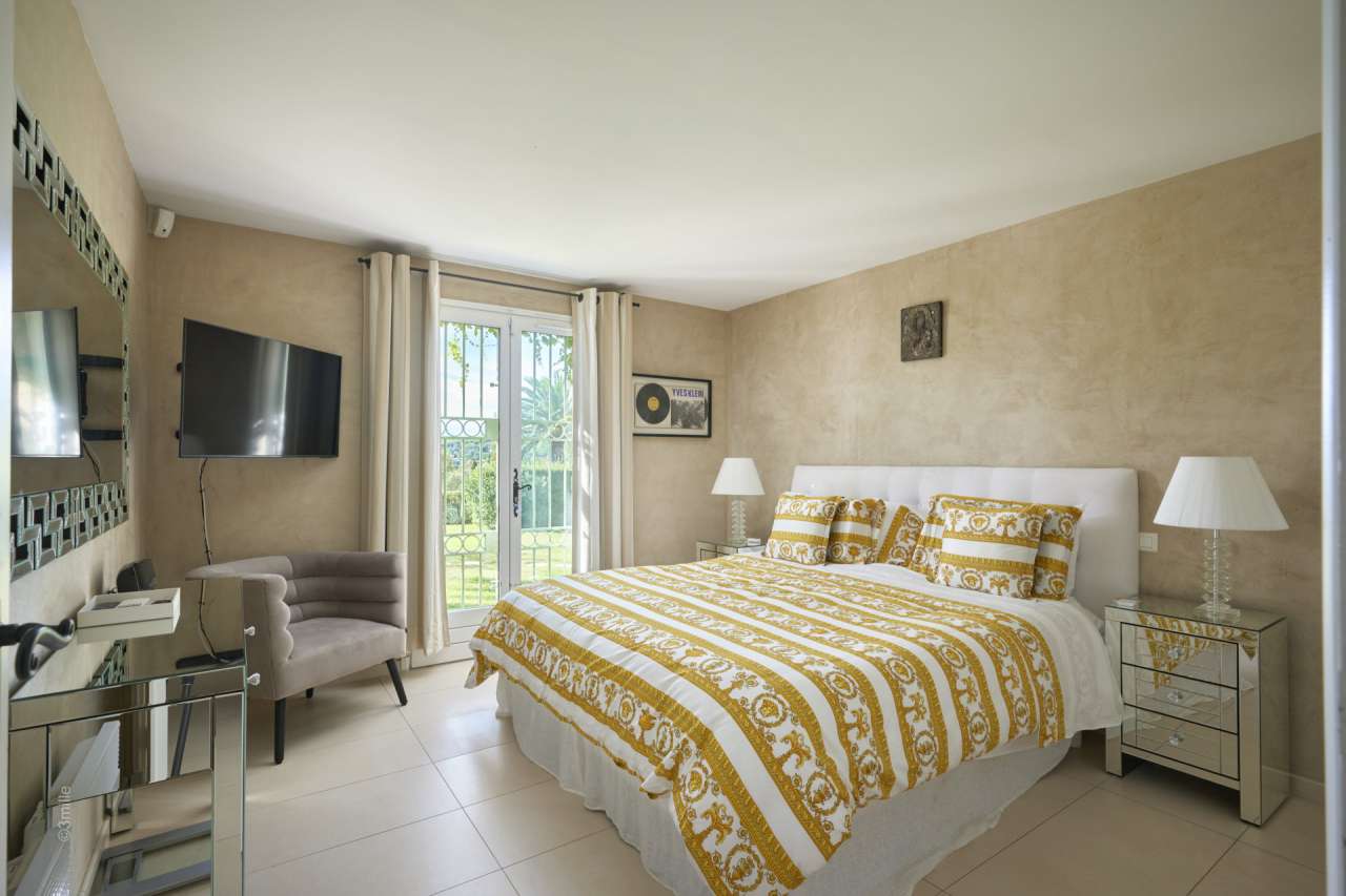 Enjoying panoramic sea views across the vineyards from its ideal location n