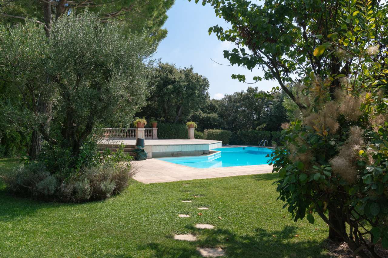 With panoramic sea views, this superb 4 bedroom villa has a total spacious