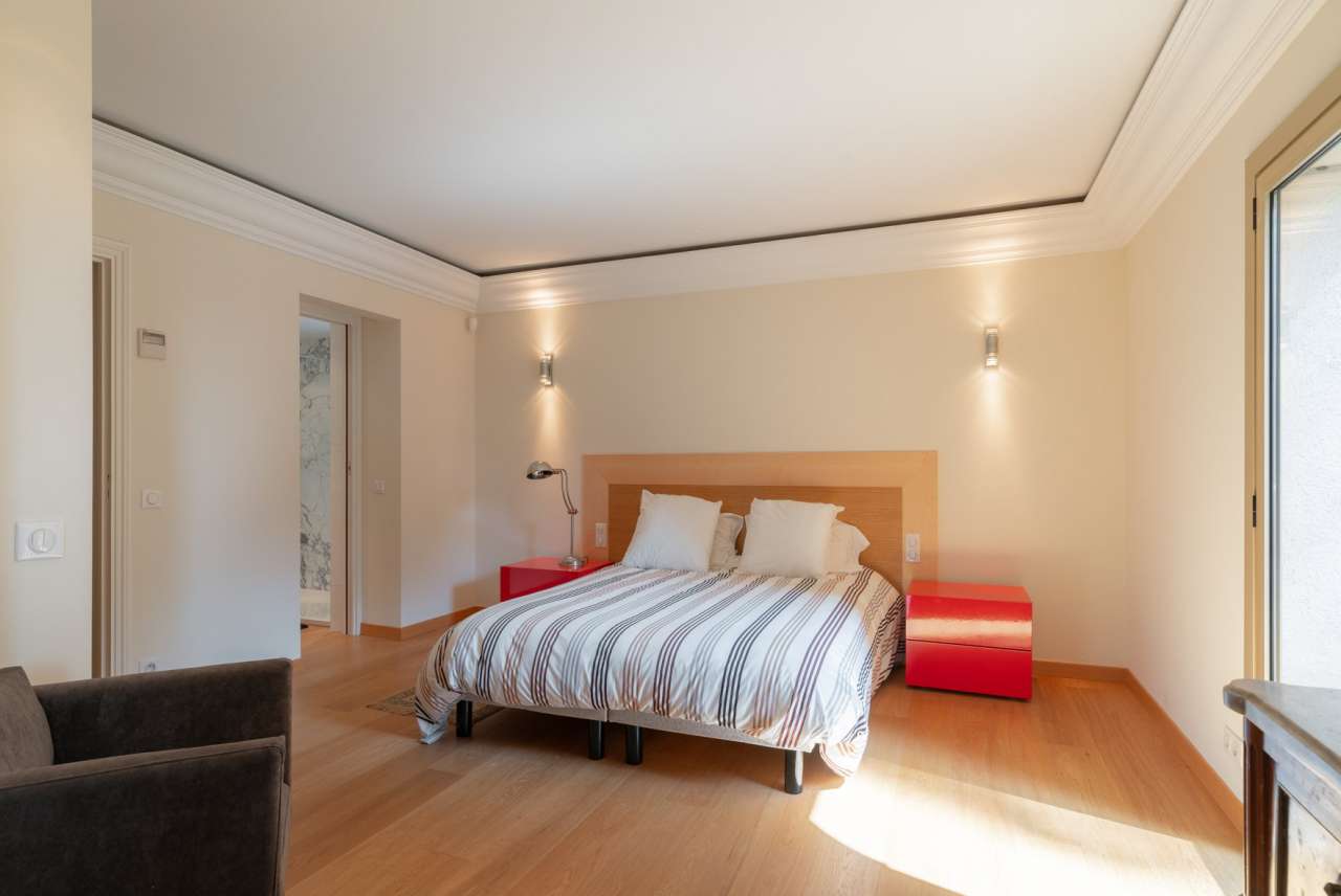 With panoramic sea views, this superb 4 bedroom villa has a total spacious