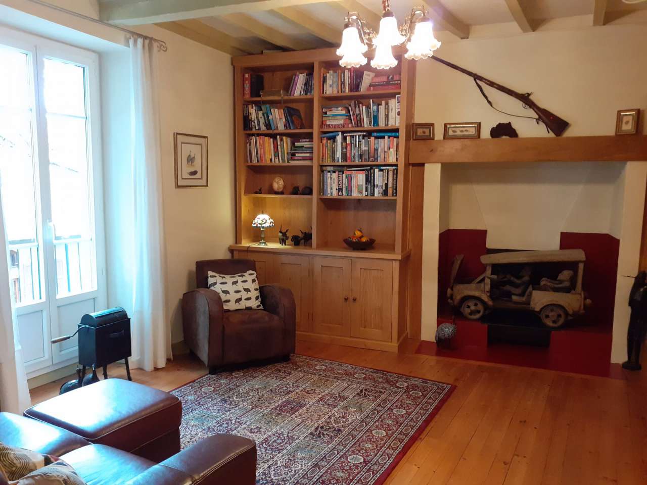 Wonderful opportunity for a lifestyle change with this 5-bedroom Nineteenth